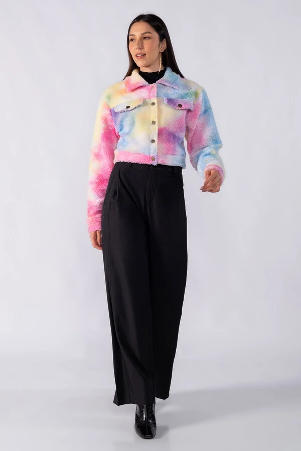 Jaqueta cropped teddy com botoes