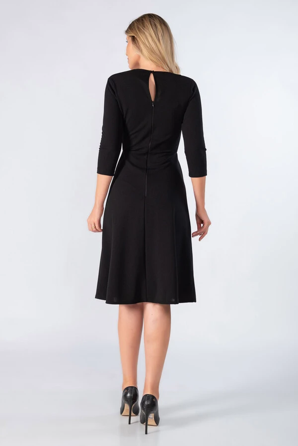 Vestido midi decote moderno
