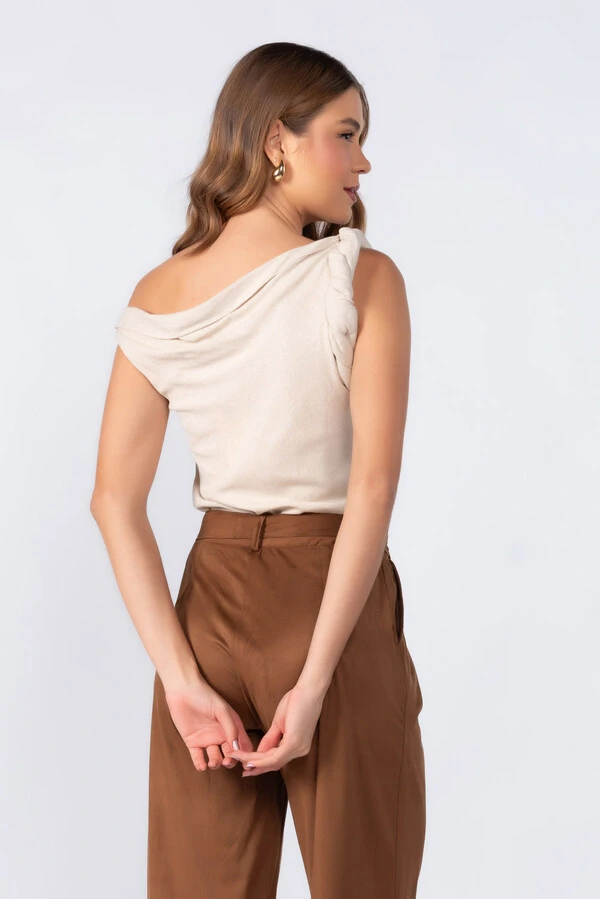Blusa em algodao detalhe na manga