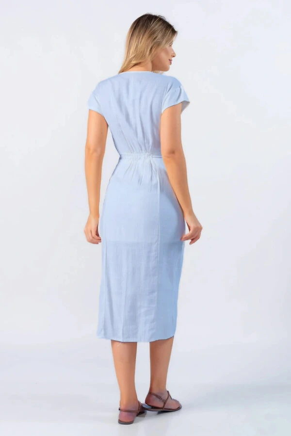 Vestido midi em linho com recorte