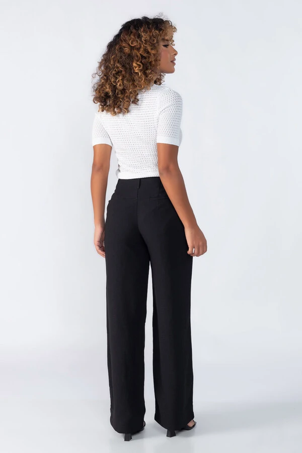 Blusa detalhe furinhos