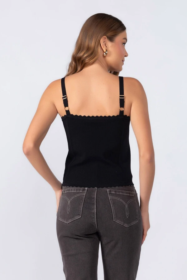 Cropped em viscose detalhe ondinhas