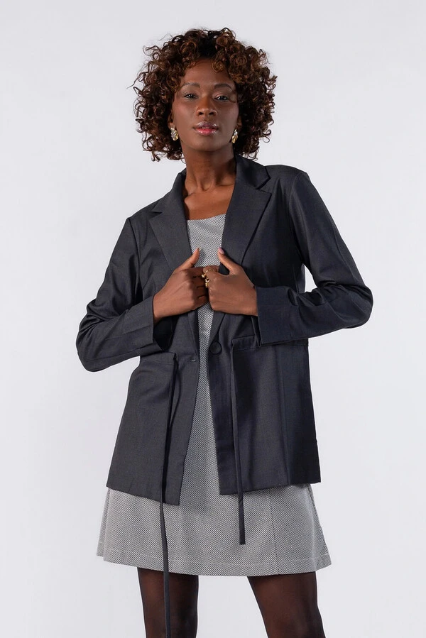 Blazer alongado com amarracao na cintura
