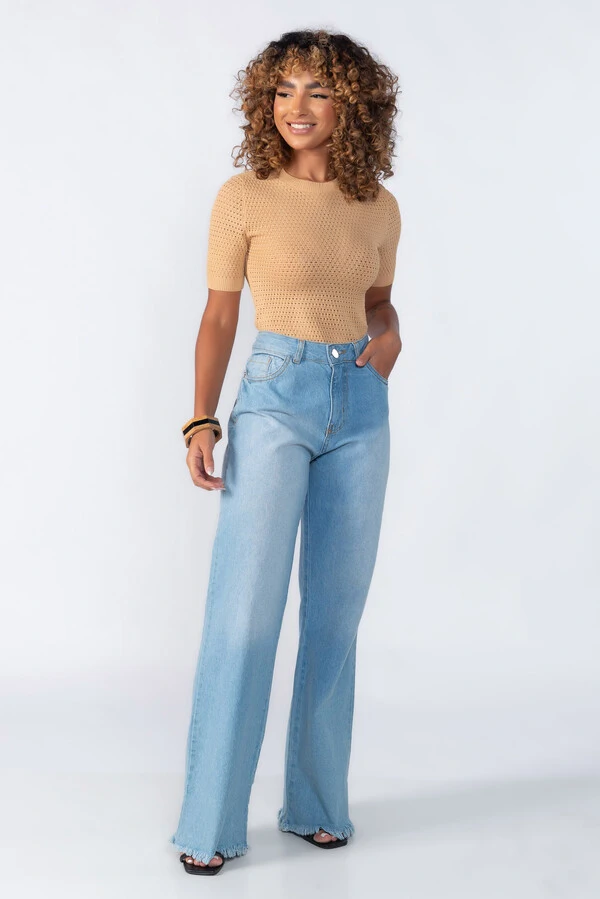 Blusa detalhe furinhos