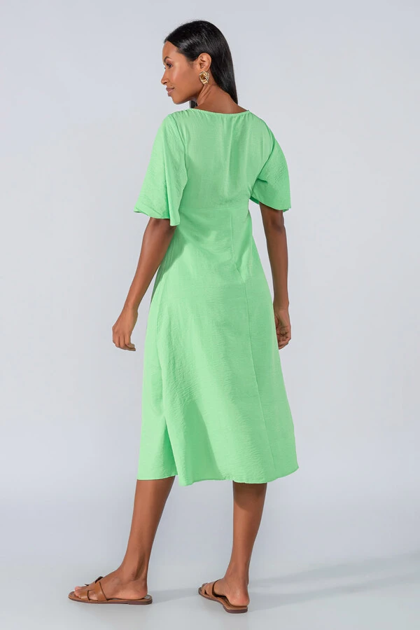 Vestido detalhe recorte no busto