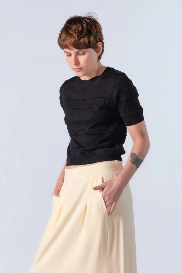 Blusa curta em viscose com texturas