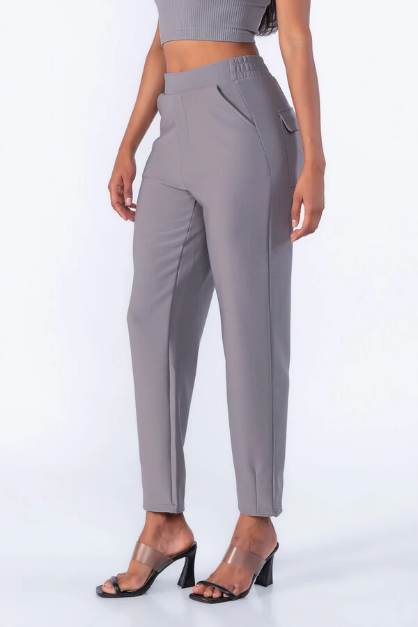 Calça social com bolsos