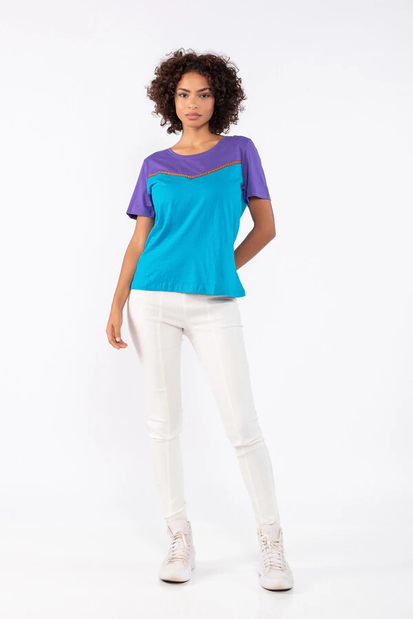 Tshirt bicolor basica com detalhe etnico