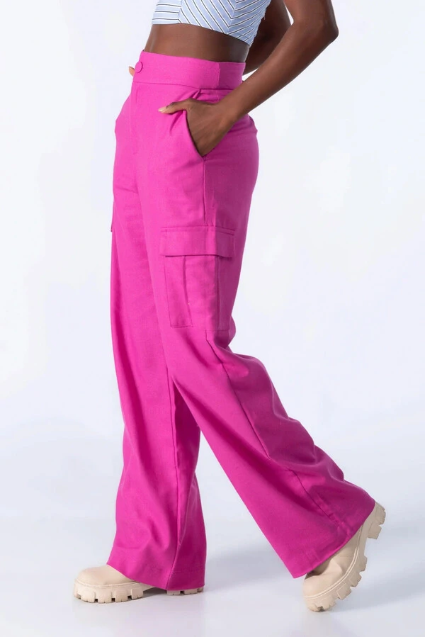 Calca pantalona em linho com bolsos