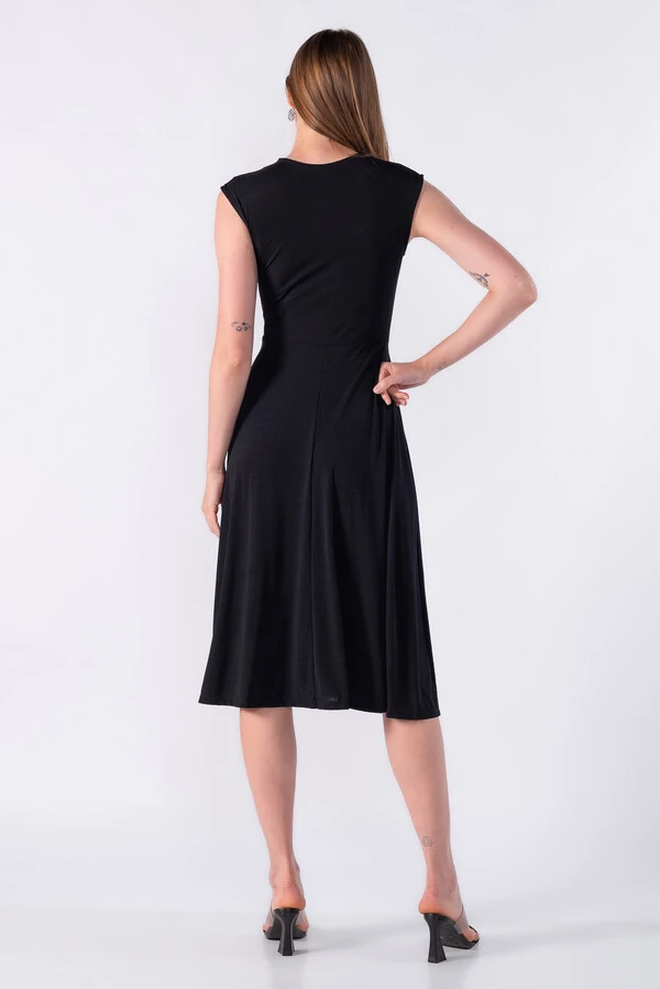 Vestido midi malha canelada com amarracao