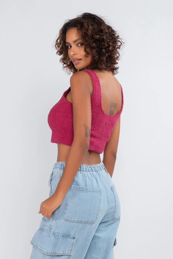 Blusa teddy cropped sem mangas