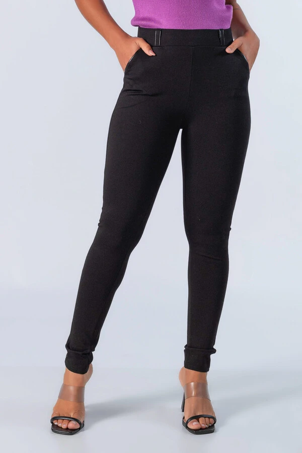 Calca skinny em viscose com bolso