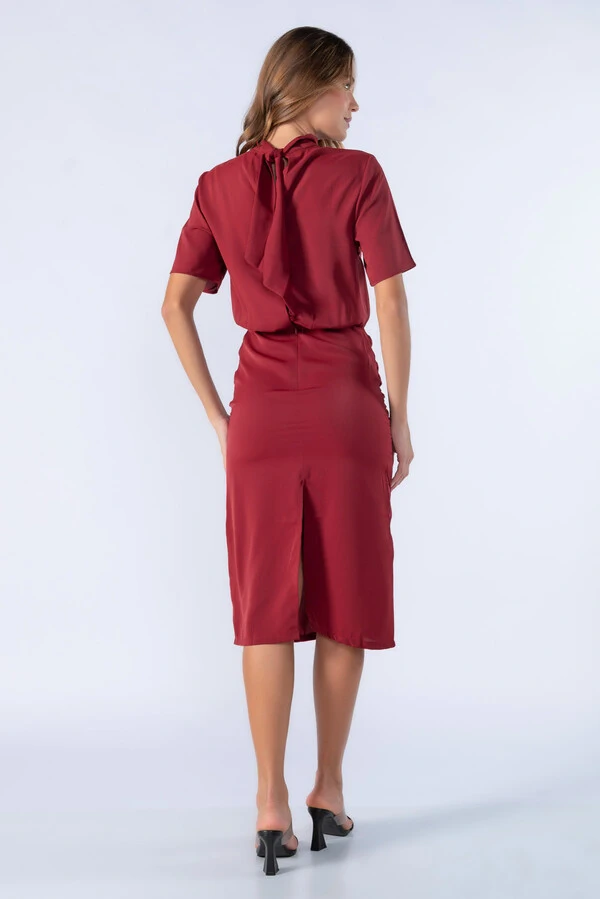 Vestido midi franzido decotado