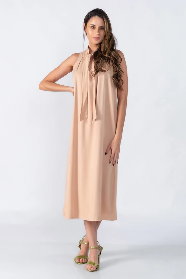 Vestido midi decote em v com faixa