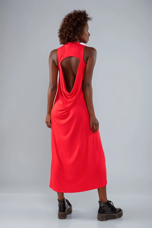 Vestido longuete em malha abertura costas