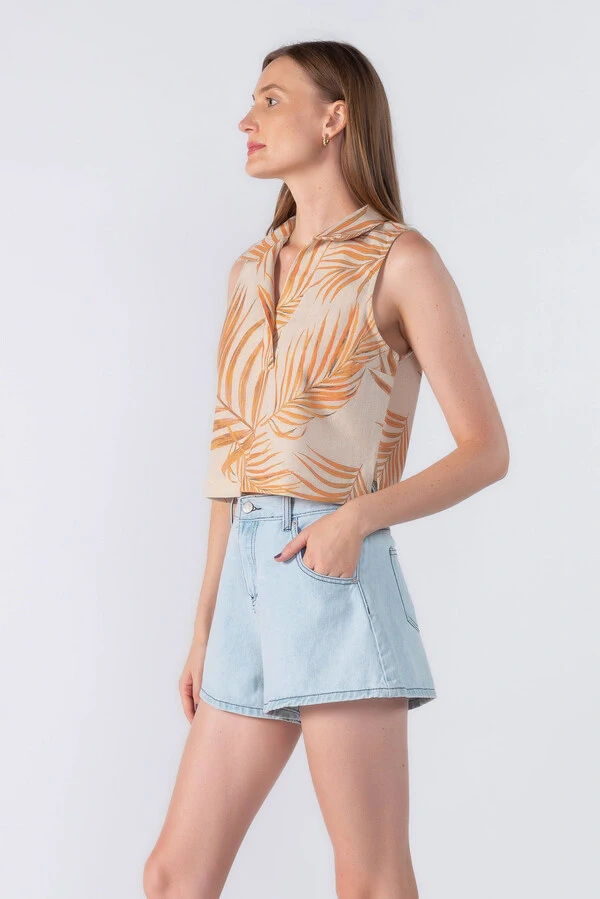 Blusa curta estampada com gola