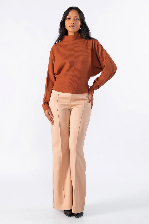 Calca pantalona com recorte frontal