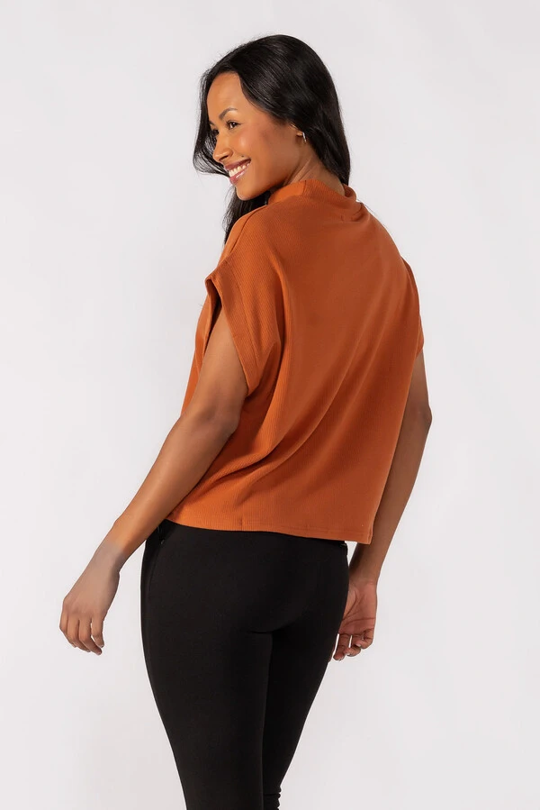 Blusa gola alta canelada