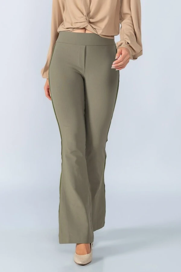 Calca flare lycra detalhe courino lateral