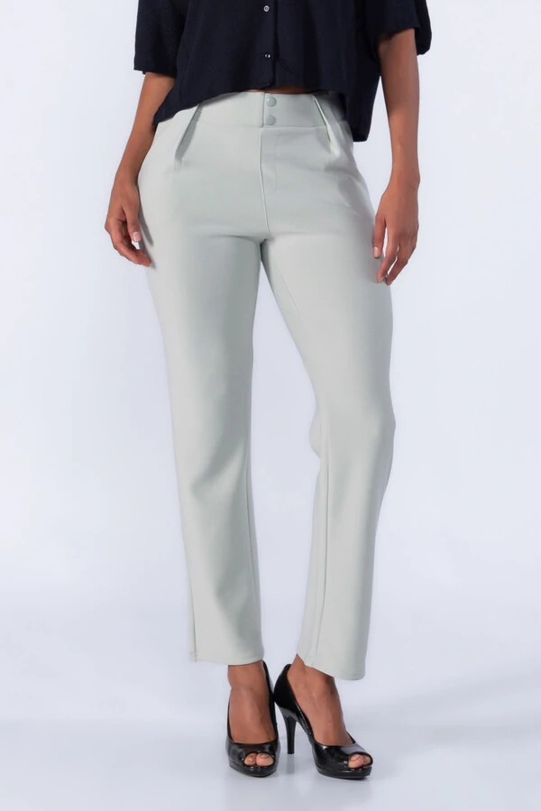 Calça com pregas frontais