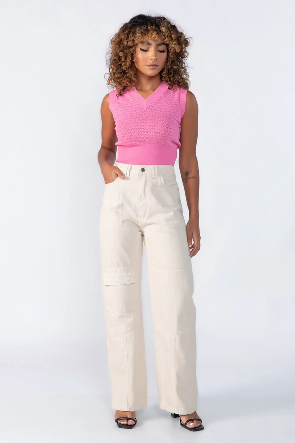 Blusa regata curta com furinhos