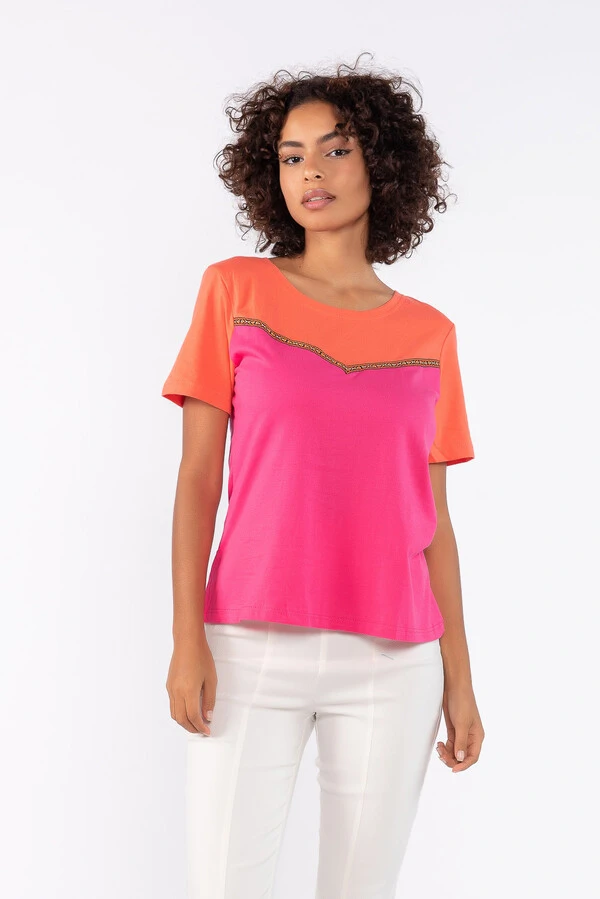 Tshirt bicolor basica com detalhe etnico