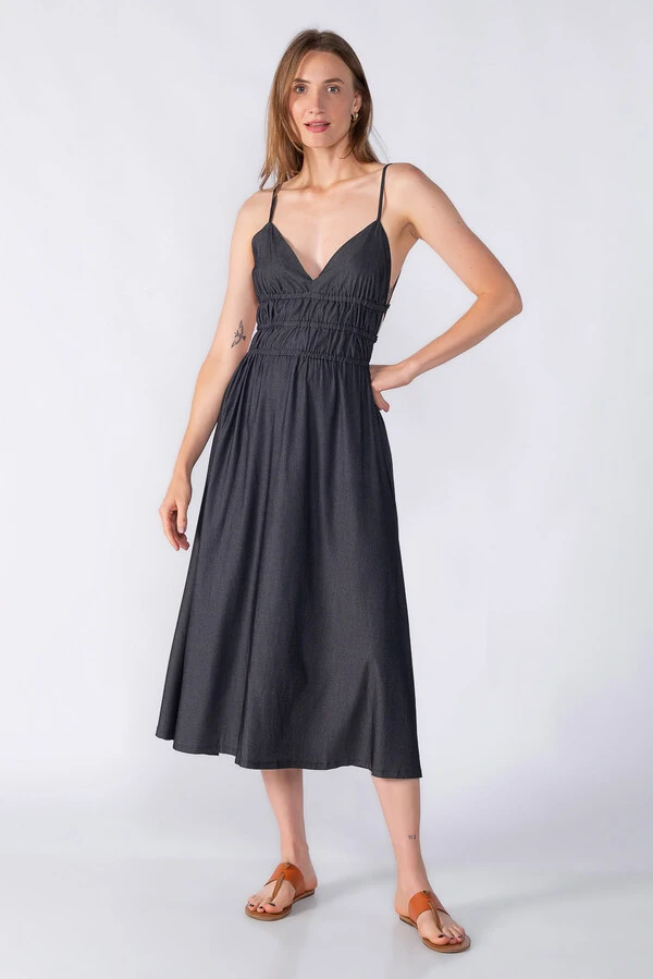 Vestido midi com transpasse nas costas