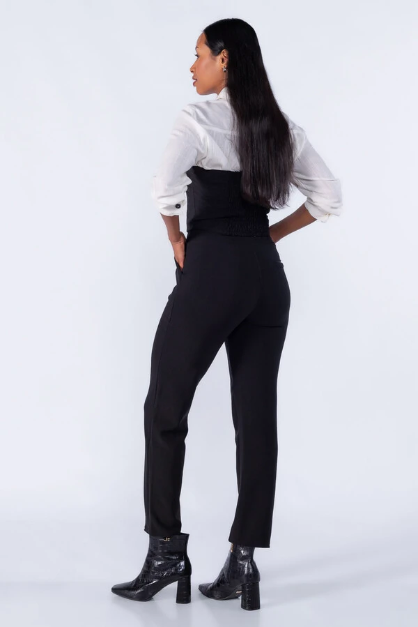 Calça com pregas frontais