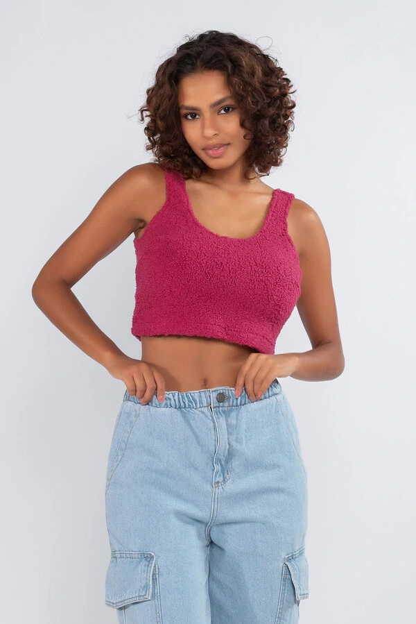 Blusa teddy cropped sem mangas