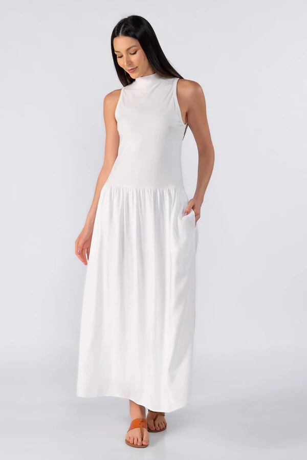 Vestido midi gola alta em malha confort