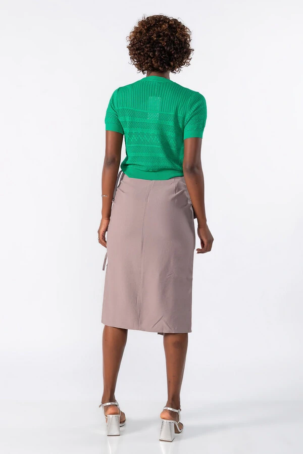 Blusa curta de tricot trabalhado