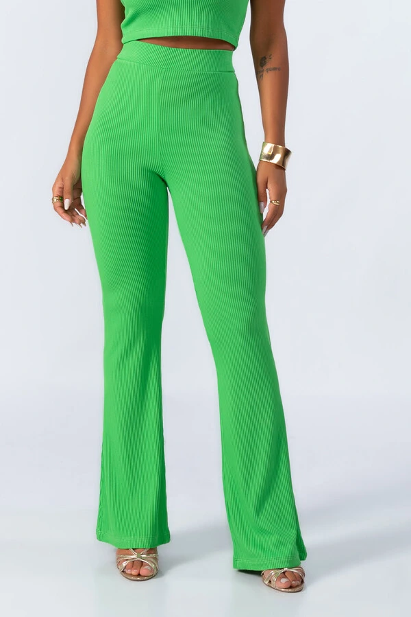 Calca flare em viscose canelada