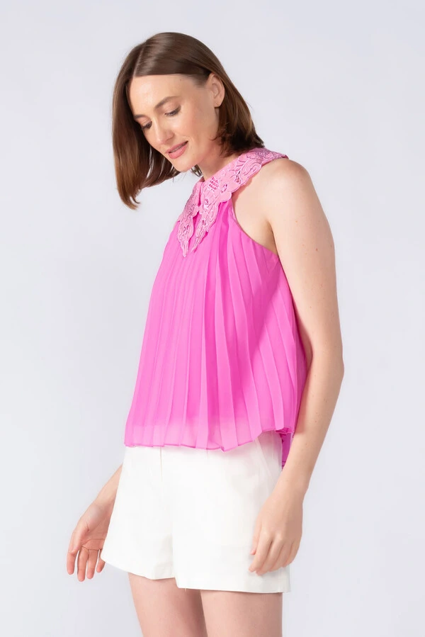 Blusa crepe plissada e forrada