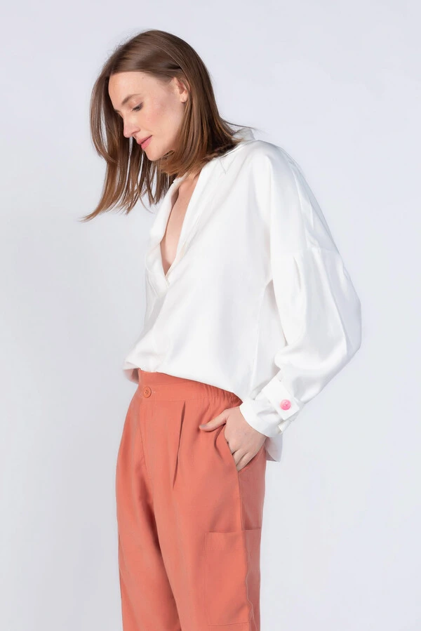 Camisa em viscose detalhe punho