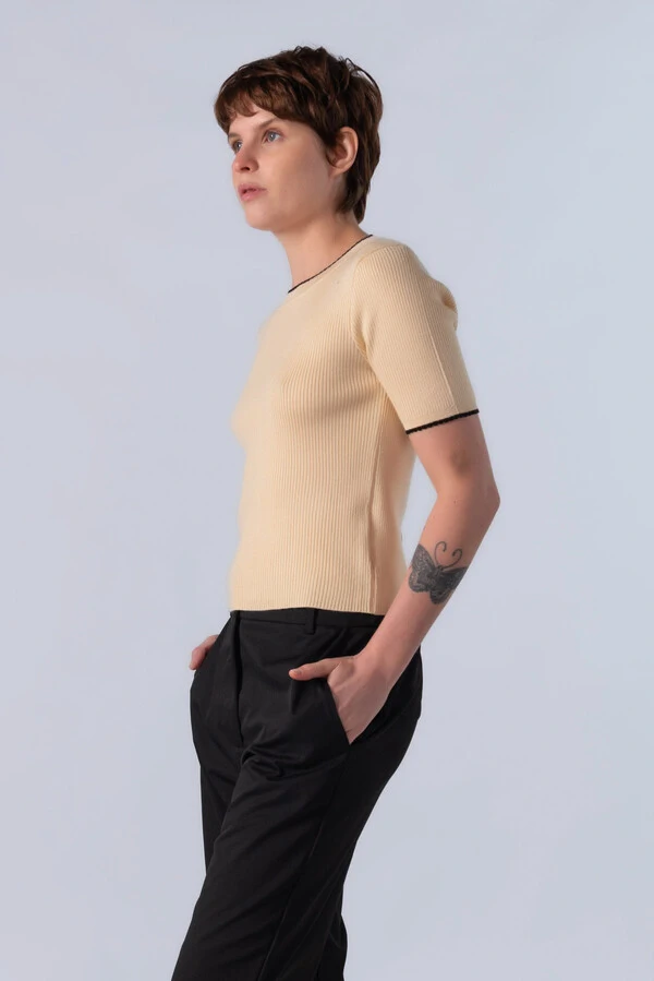 Blusa canelada com manga