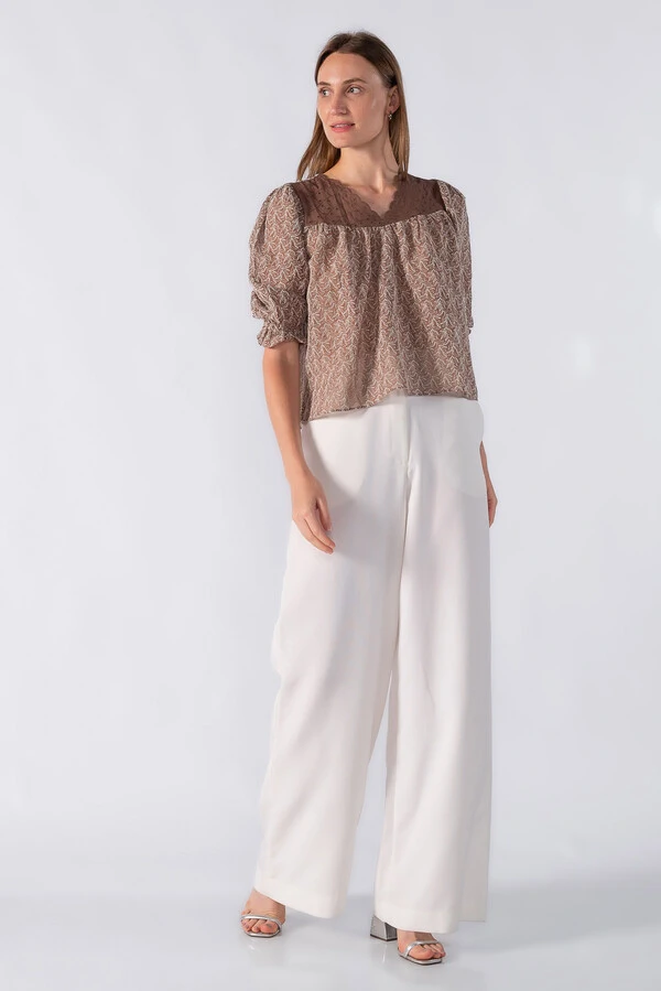 Blusa bata texturizada e manga 3/4