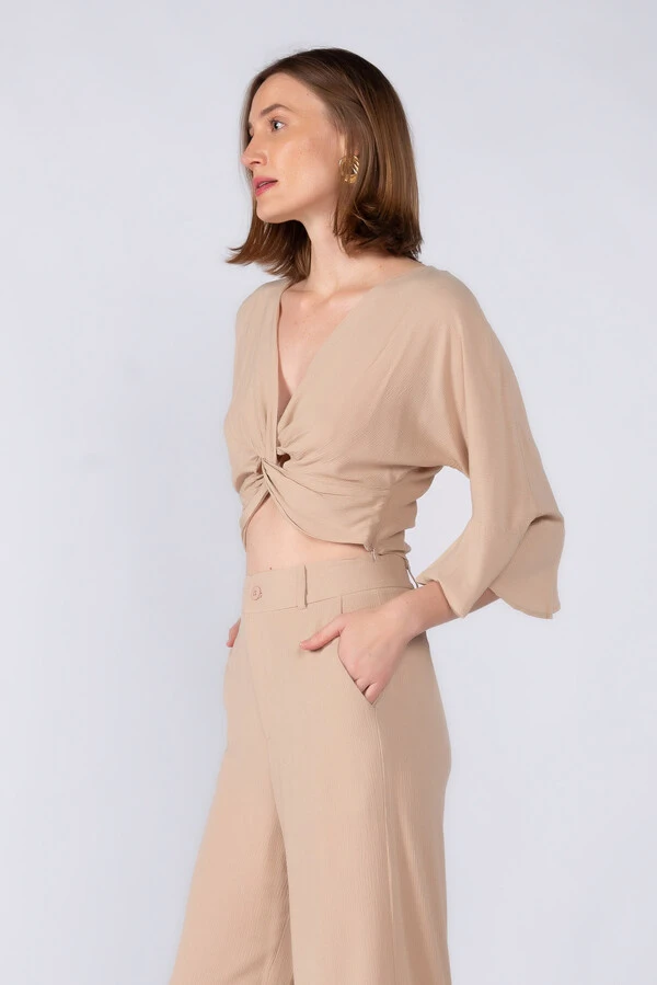 Cropped em viscose manga flare