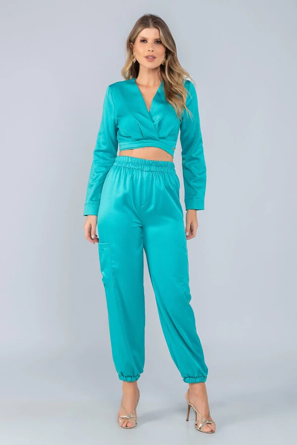Calca jogger acetinada elastico cos e bolsos laterais