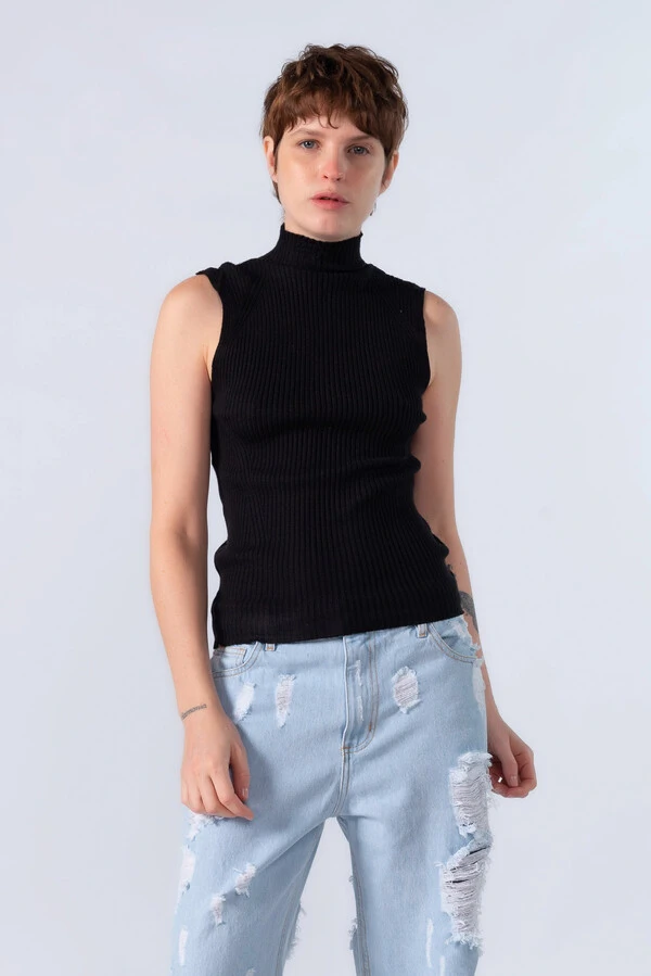 Blusa gola alta manga cavada