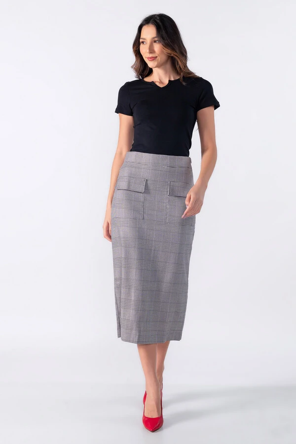 Blusa basica recorte em v no decote