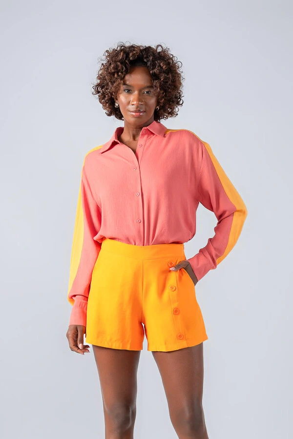 Shorts em viscose detalhe botoes ziper lateral