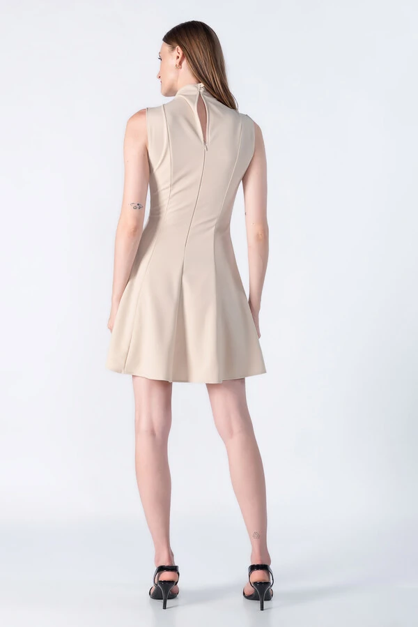 Vestido crepe acinturado