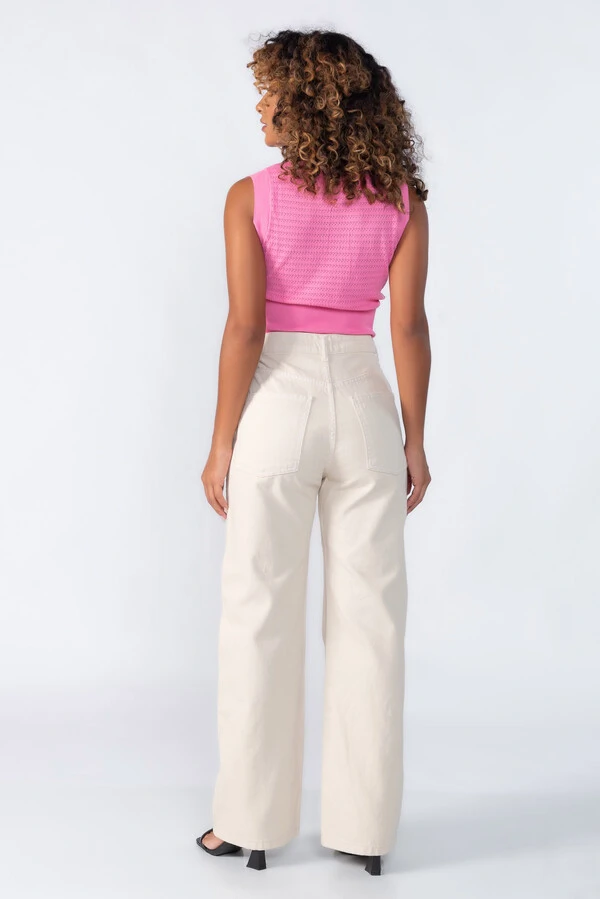 Blusa regata curta com furinhos