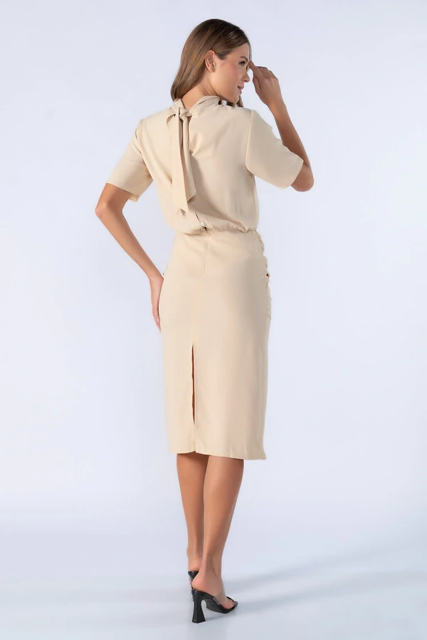 Vestido midi franzido decotado