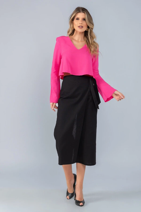 Blusa cropped em viscolinho gola v manga larga