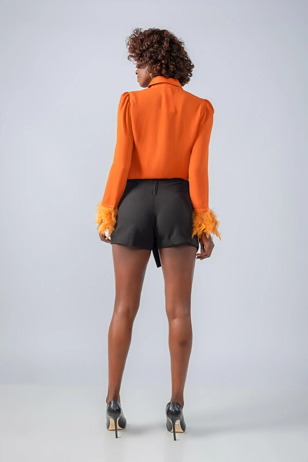 Shorts saia alfaiataria detalhe cos