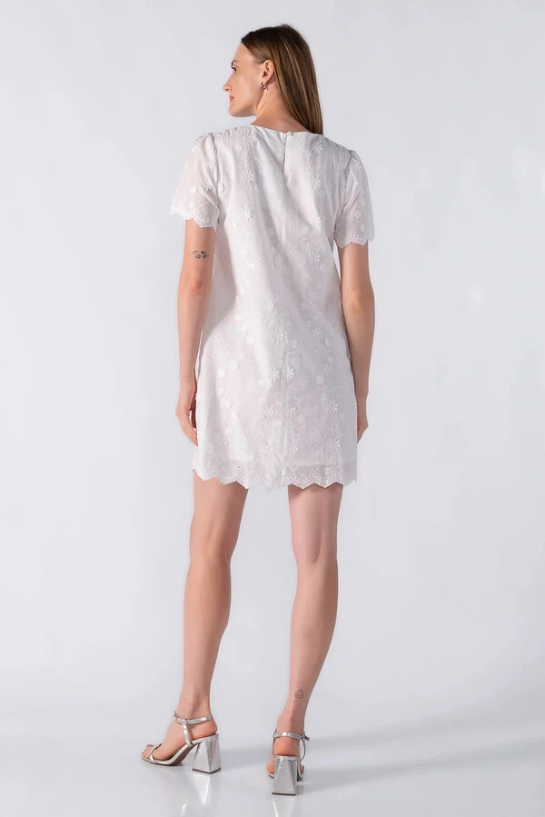 Vestido curto laise com bolsos