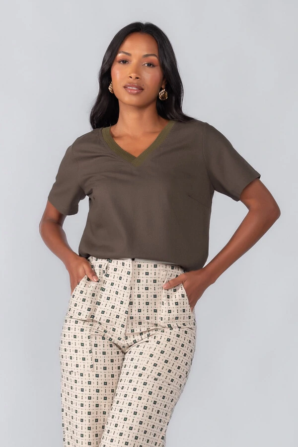 Blusa linho decote em v