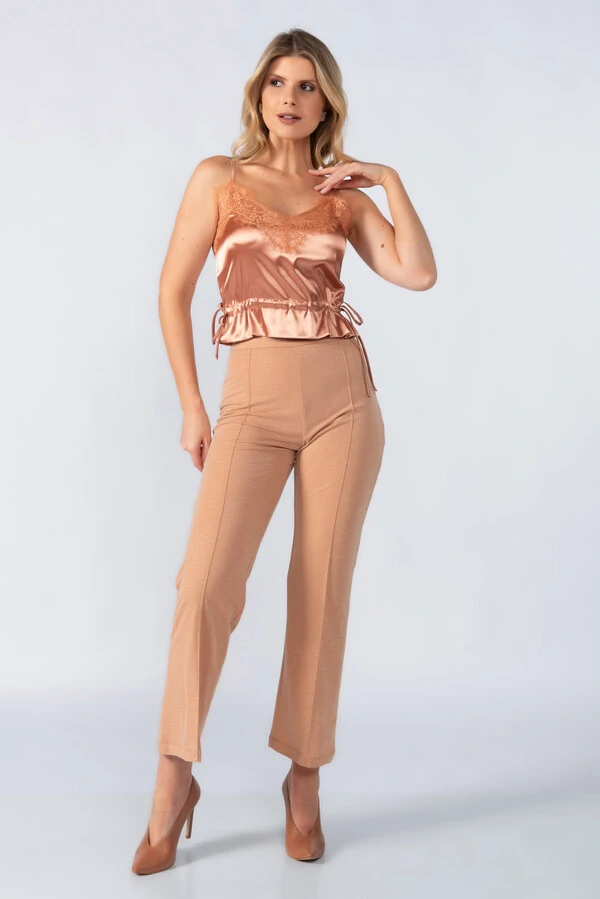 Cropped renda com ajuste