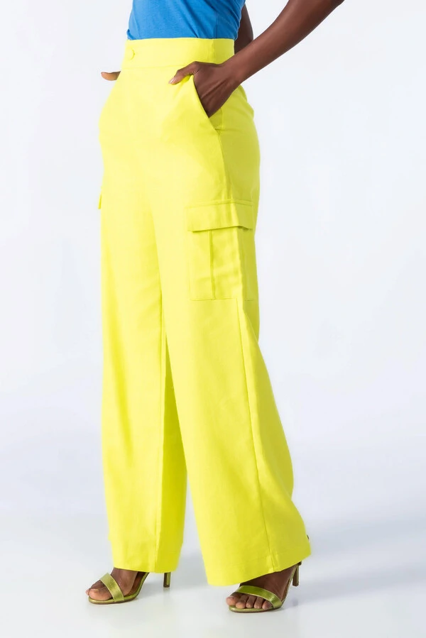 Calca pantalona em linho com bolsos